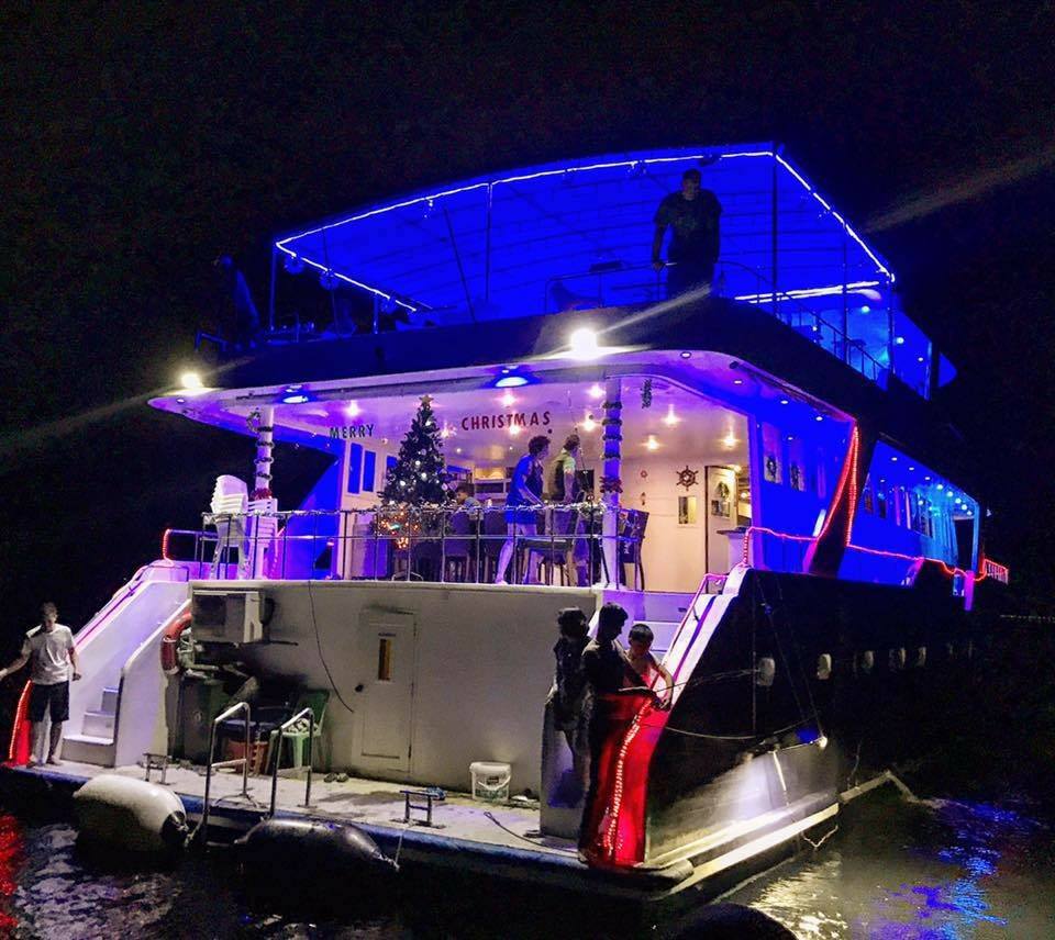 Maldives with Craziest Full Night Yacht Party3